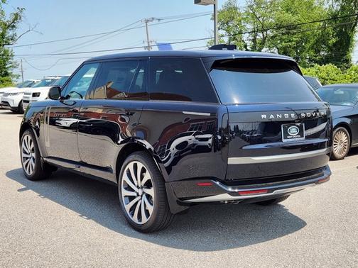 2025 Land Rover Range Rover SE