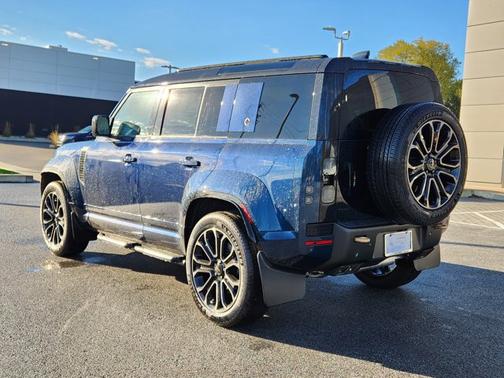 2026 Land Rover Defender OCTA