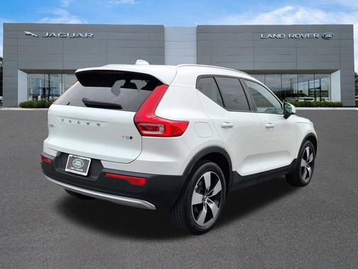 2022 Volvo XC40 Momentum