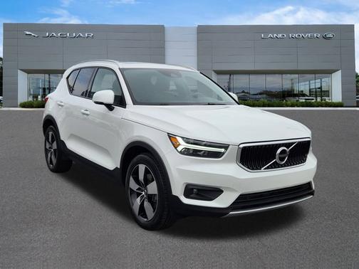 2022 Volvo XC40 Momentum