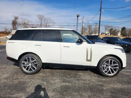 2025 Land Rover Range Rover SE