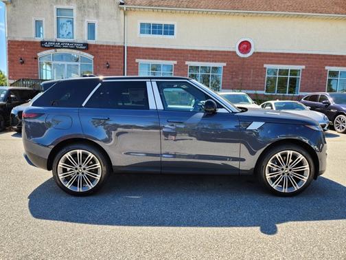 2025 Land Rover Range Rover Sport SE