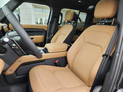 2025 Land Rover Defender V8
