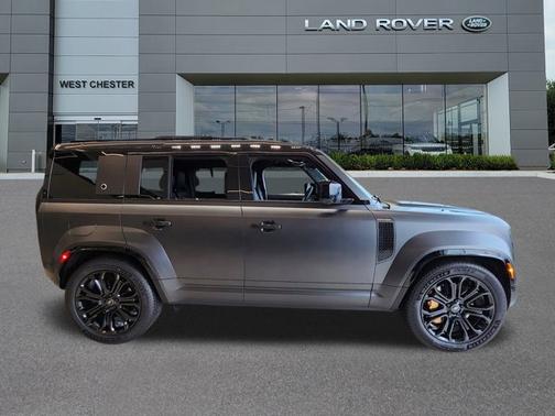 2025 Land Rover Defender OCTA Edition One