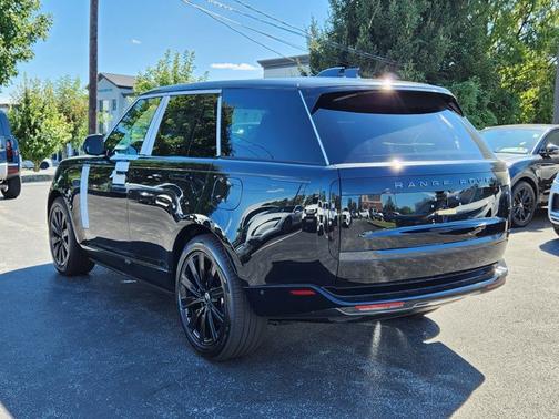 2025 Land Rover Range Rover SE