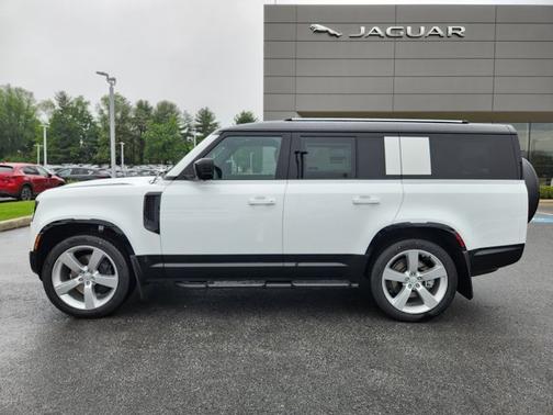 2025 Land Rover Defender X-Dynamic SE