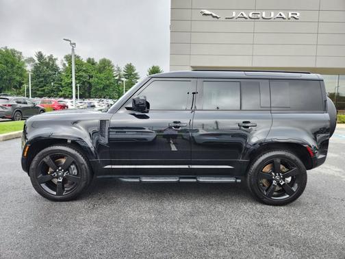 2025 Land Rover Defender X-Dynamic SE