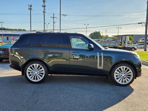 2025 Land Rover Range Rover SE