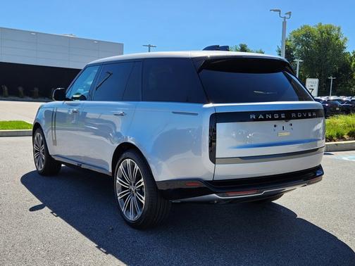 2025 Land Rover Range Rover SE