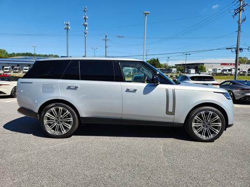 2025 Land Rover Range Rover SE