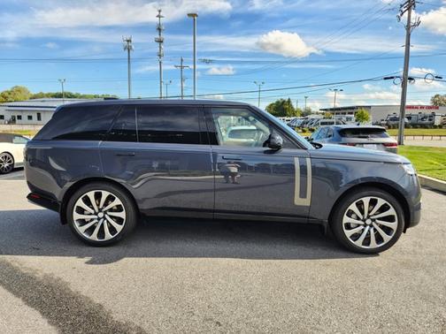 2025 Land Rover Range Rover SE