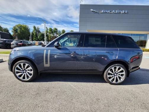 2025 Land Rover Range Rover SE