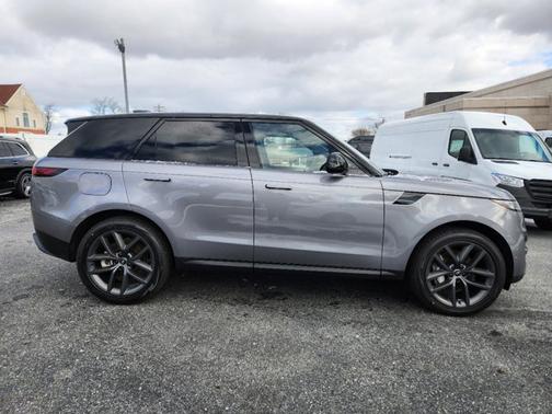 2025 Land Rover Range Rover Sport SE