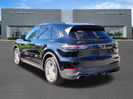 2022 Porsche Cayenne Base