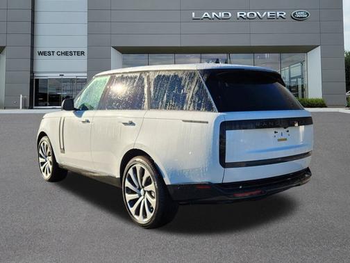 2025 Land Rover Range Rover SE