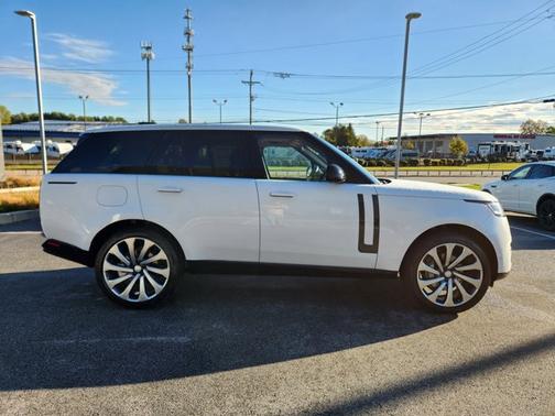 2025 Land Rover Range Rover SE