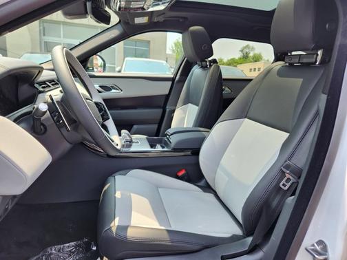2026 Land Rover Range Rover Velar Dynamic SE