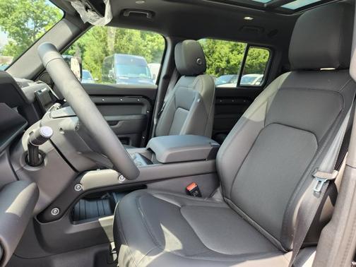 2025 Land Rover Defender S