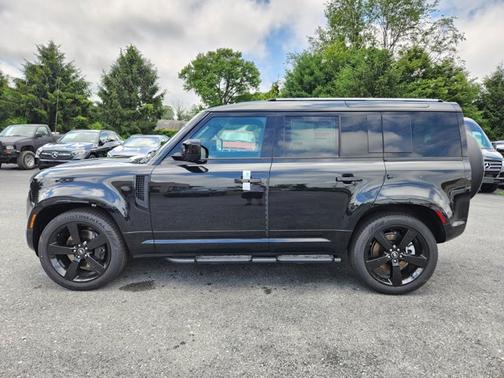 2025 Land Rover Defender X-Dynamic SE