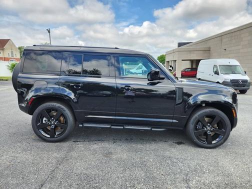 2025 Land Rover Defender X-Dynamic SE