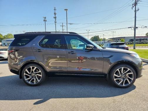 2024 Land Rover Discovery Metropolitan Edition