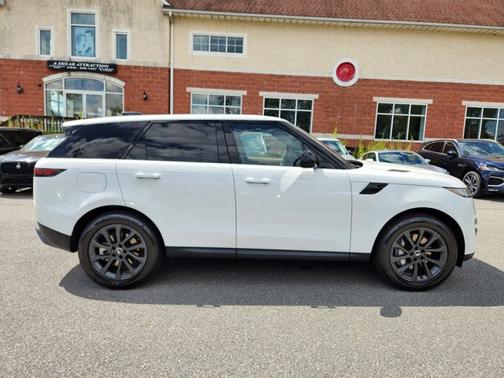 2025 Land Rover Range Rover Sport SE