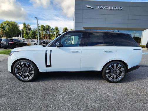 2025 Land Rover Range Rover SE