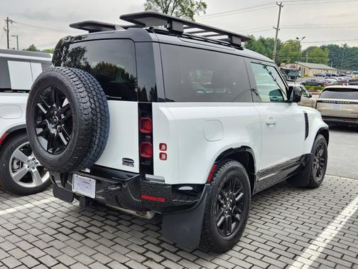 2023 Land Rover Defender X-Dynamic SE