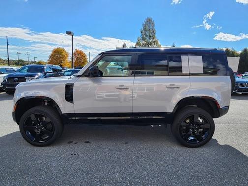 2026 Land Rover Defender X-Dynamic SE