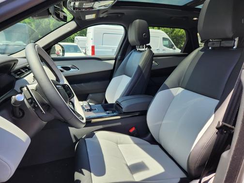 2026 Land Rover Range Rover Velar Dynamic SE