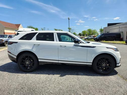 2026 Land Rover Range Rover Velar Dynamic SE