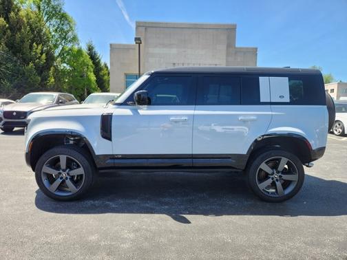 2023 Land Rover Defender V8
