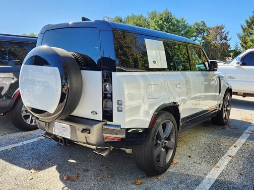 2023 Land Rover Defender V8