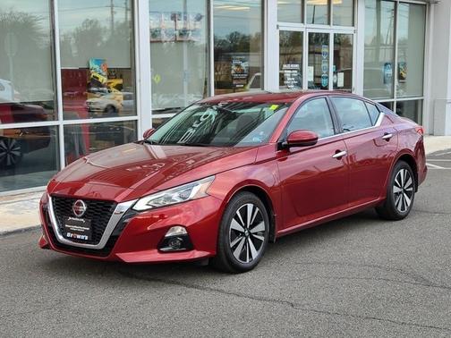 Photo 2 of 3 of 2019 Nissan Altima 2.5 SV