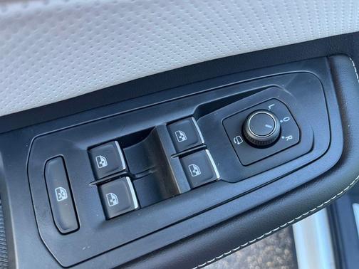 2026 Volkswagen Atlas Cross Sport 2.0T SEL Premium