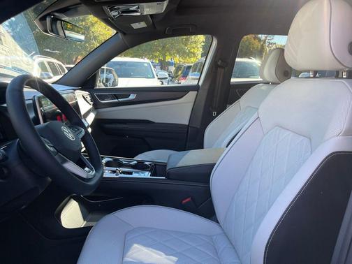 2026 Volkswagen Atlas Cross Sport 2.0T SEL Premium