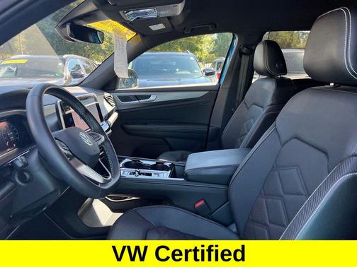 2024 Volkswagen Atlas Cross Sport 2.0T SE w/Technology 4MOTION