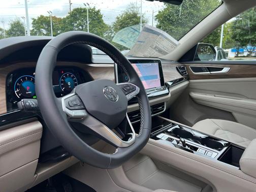 2026 Volkswagen Atlas 2.0T SE w/Technology 4MOTION