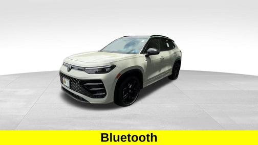 Sandstone 2026 Volkswagen Tiguan 2.0T SE R-Line Black