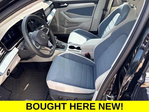 Deep Black Pearl 2026 Volkswagen Jetta 1.4T SE