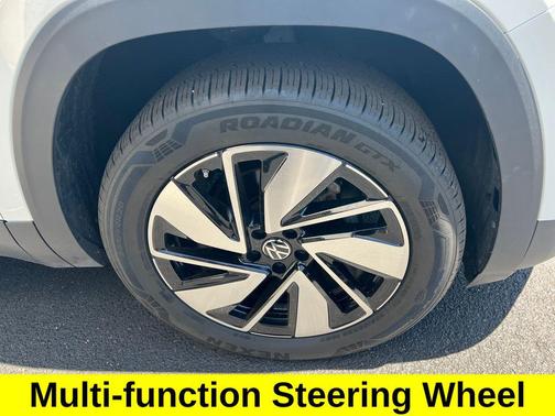 Opal White Pearl 2025 Volkswagen Atlas 2.0T SEL