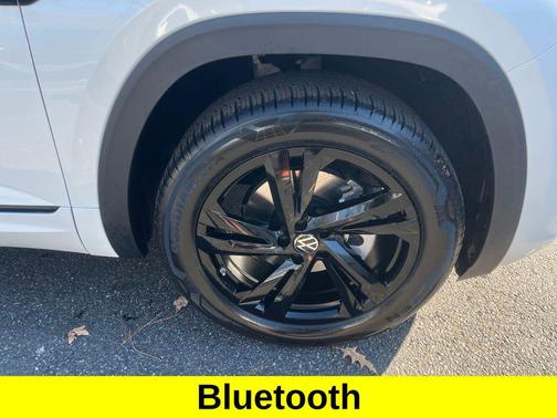 White Pearl 2026 Volkswagen Atlas Cross Sport 2.0T SEL