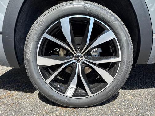 2025 Volkswagen Atlas 2.0T SEL Premium R-Line 4MOTION