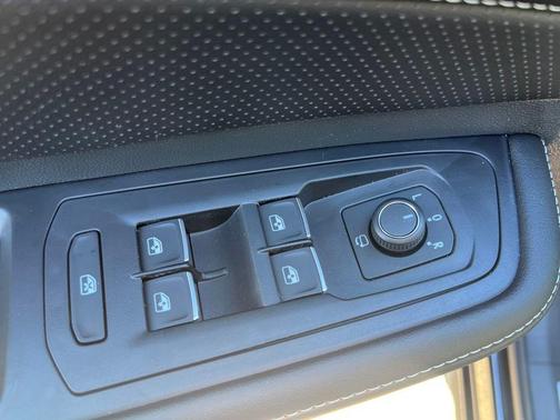 2026 Volkswagen Atlas Cross Sport 2.0T SEL Premium