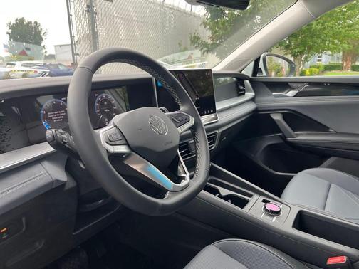 2025 Volkswagen Tiguan 2.0T SE 4MOTION