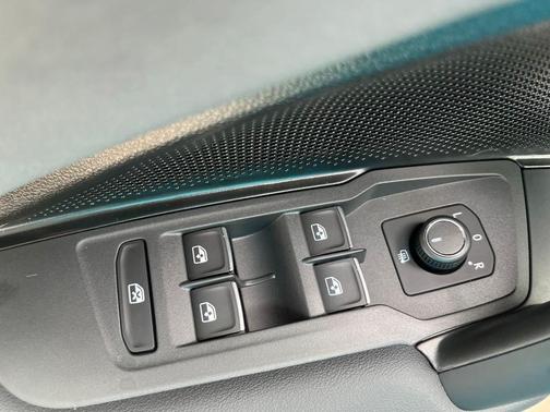 2025 Volkswagen Tiguan 2.0T SE 4MOTION