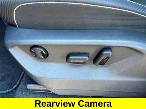 2025 Volkswagen Atlas Cross Sport 2.0T SE w/Technology 4MOTION