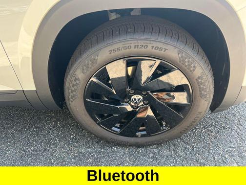 White Pearl 2026 Volkswagen Atlas 2.0T SE w/Technology