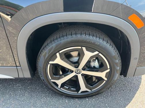 2025 Volkswagen Tiguan 2.0T SE 4MOTION