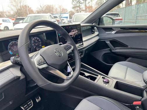 2026 Volkswagen Tiguan 2.0T SE R-Line Black 4MOTION